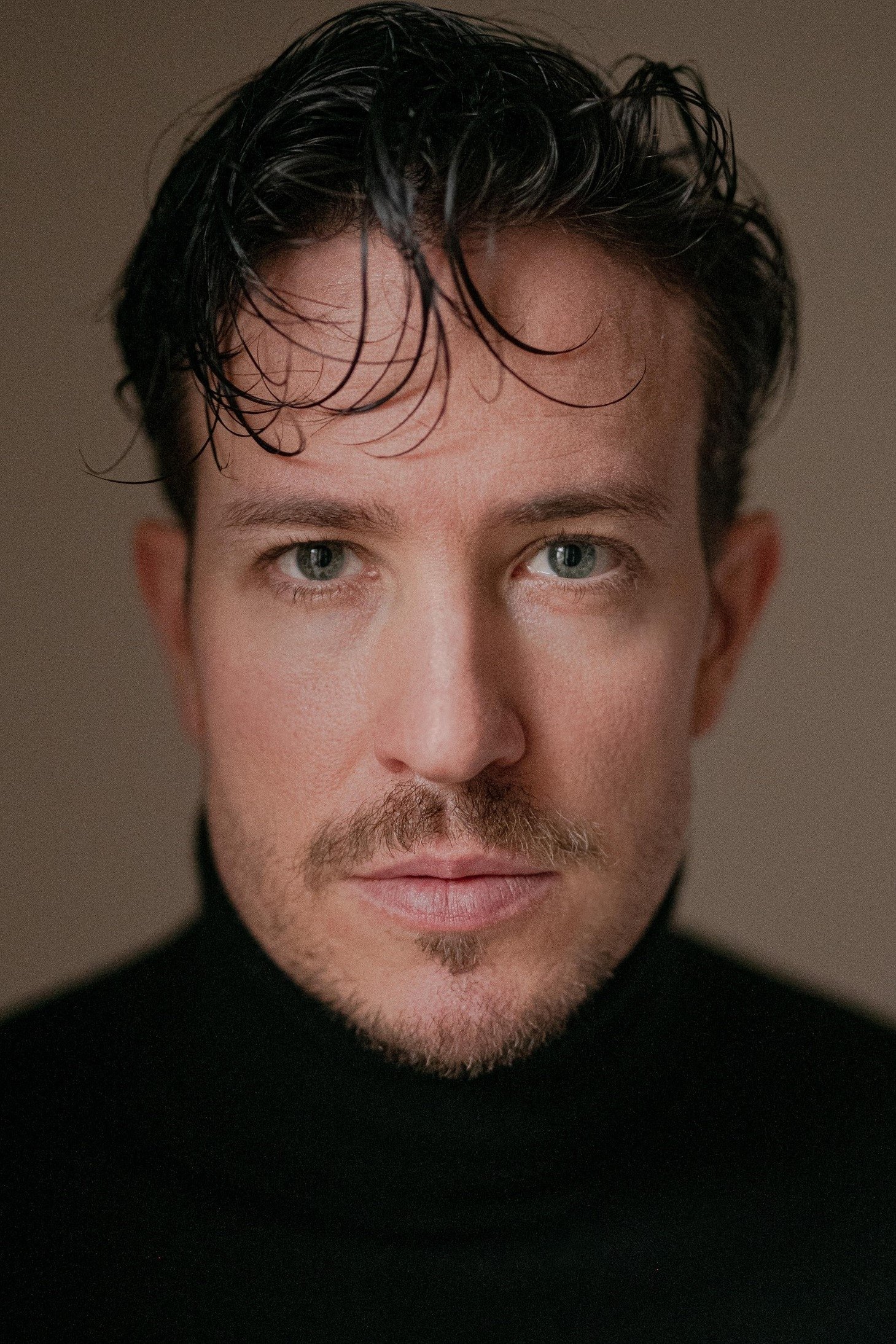 Léon Schröder's picture in the cast
