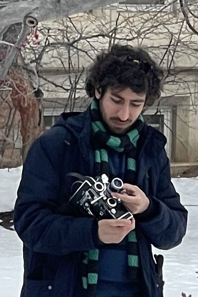 et billede af Mahda Purmehdi