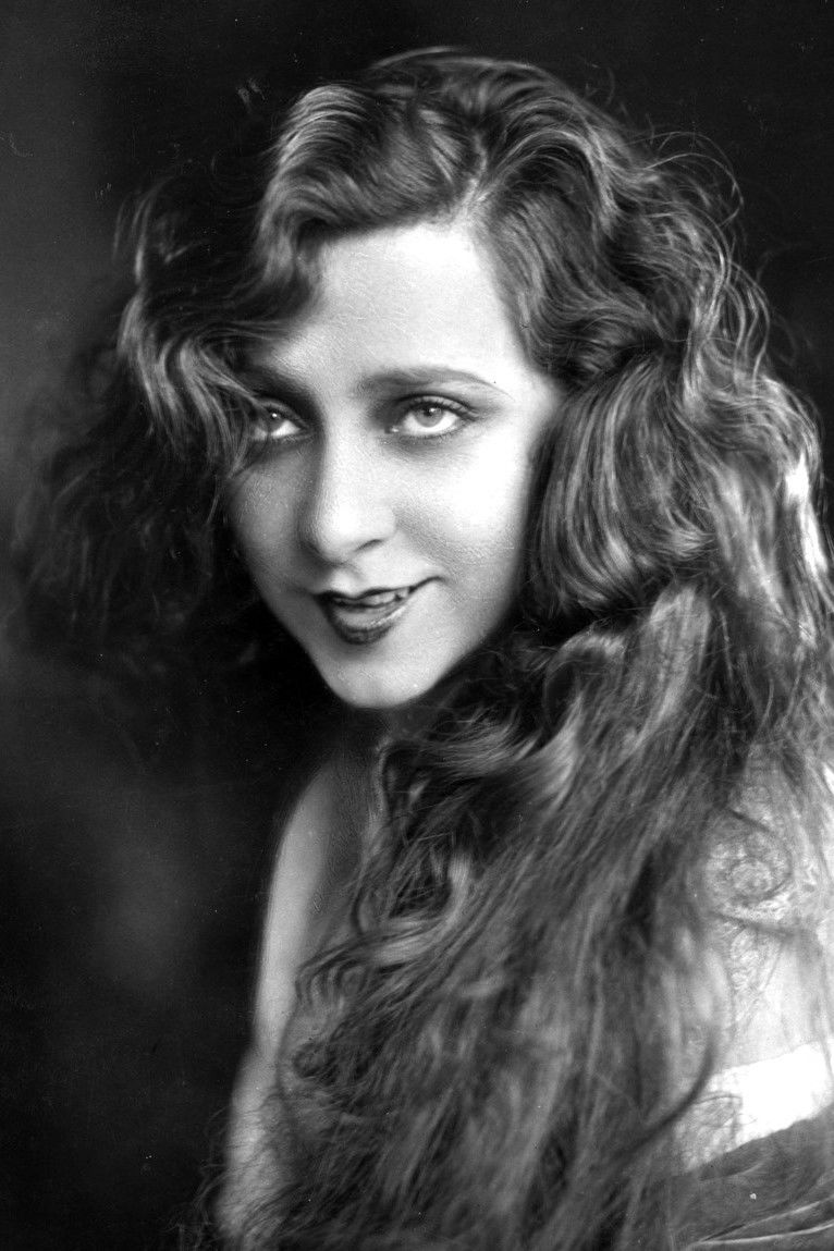 et billede af Yvonne Printemps