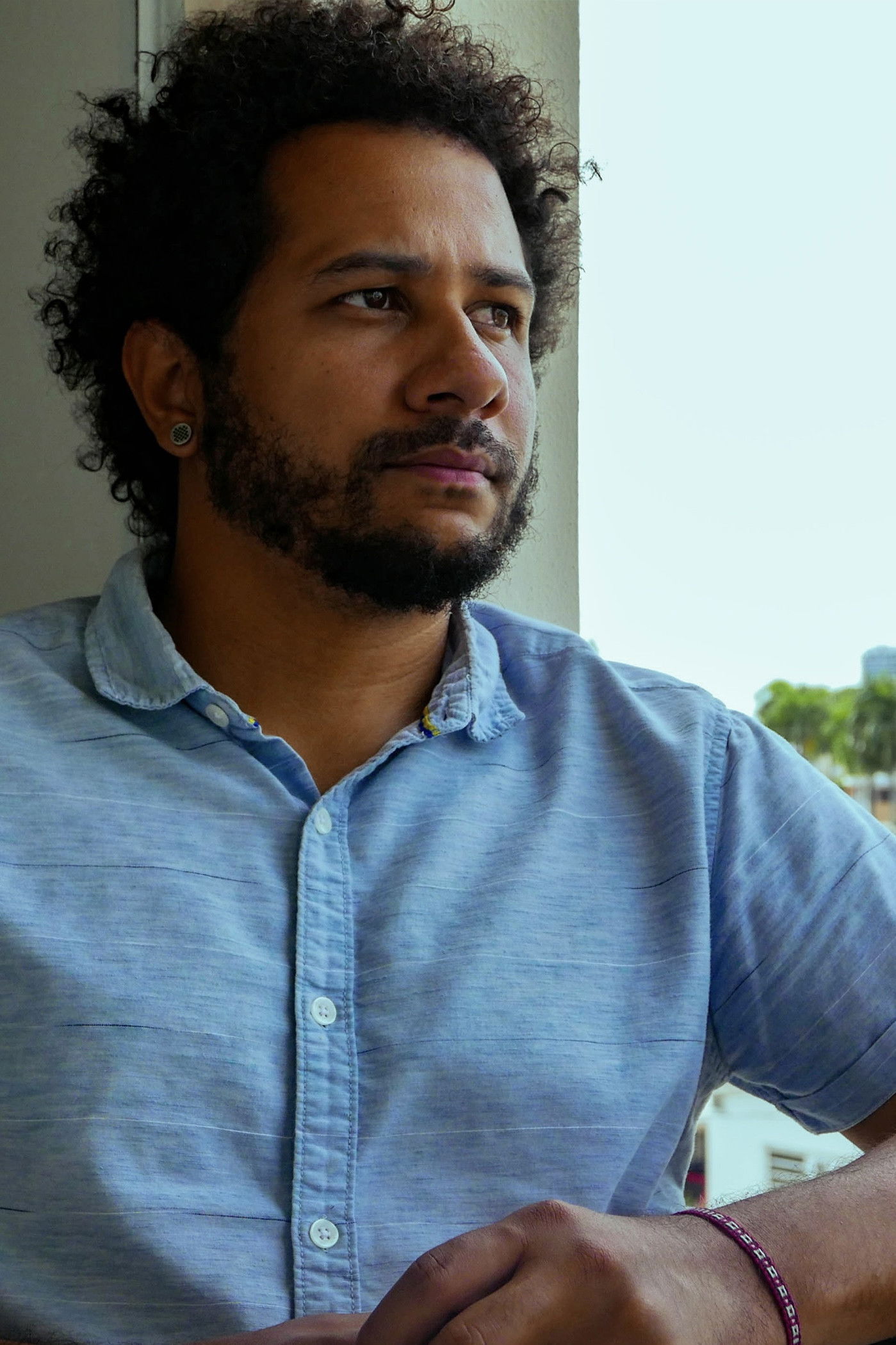 et billede af Juan C. Dávila