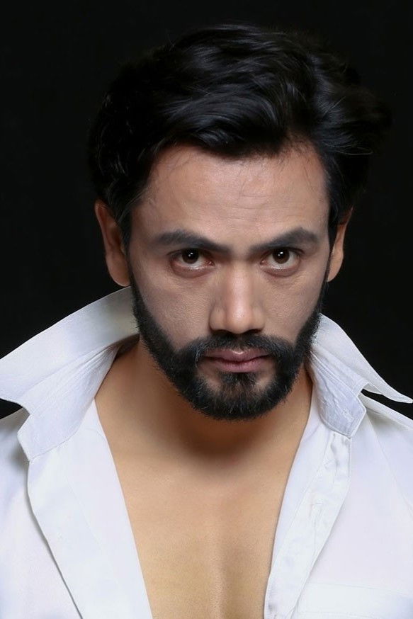 et billede af Tej Giri