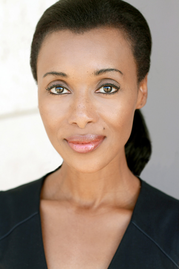 et billede af Tara R. Cook