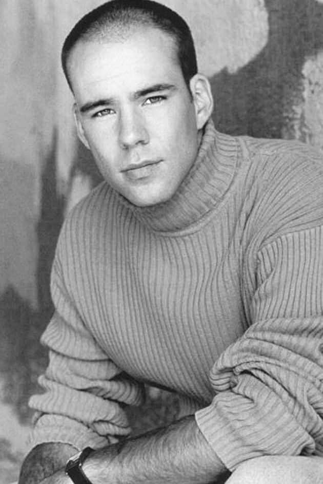 et billede af Joel Ewing