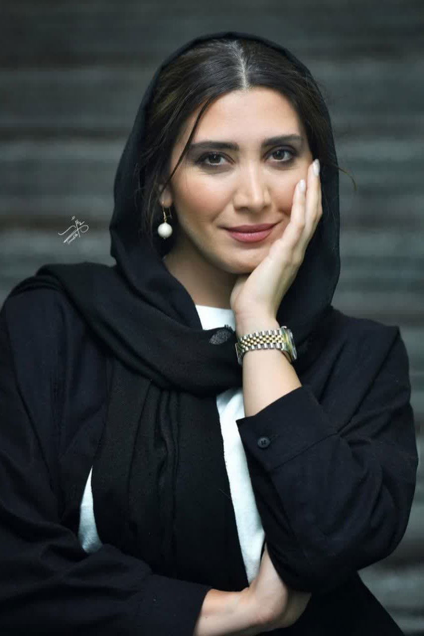 et billede af Niki Mozaffari