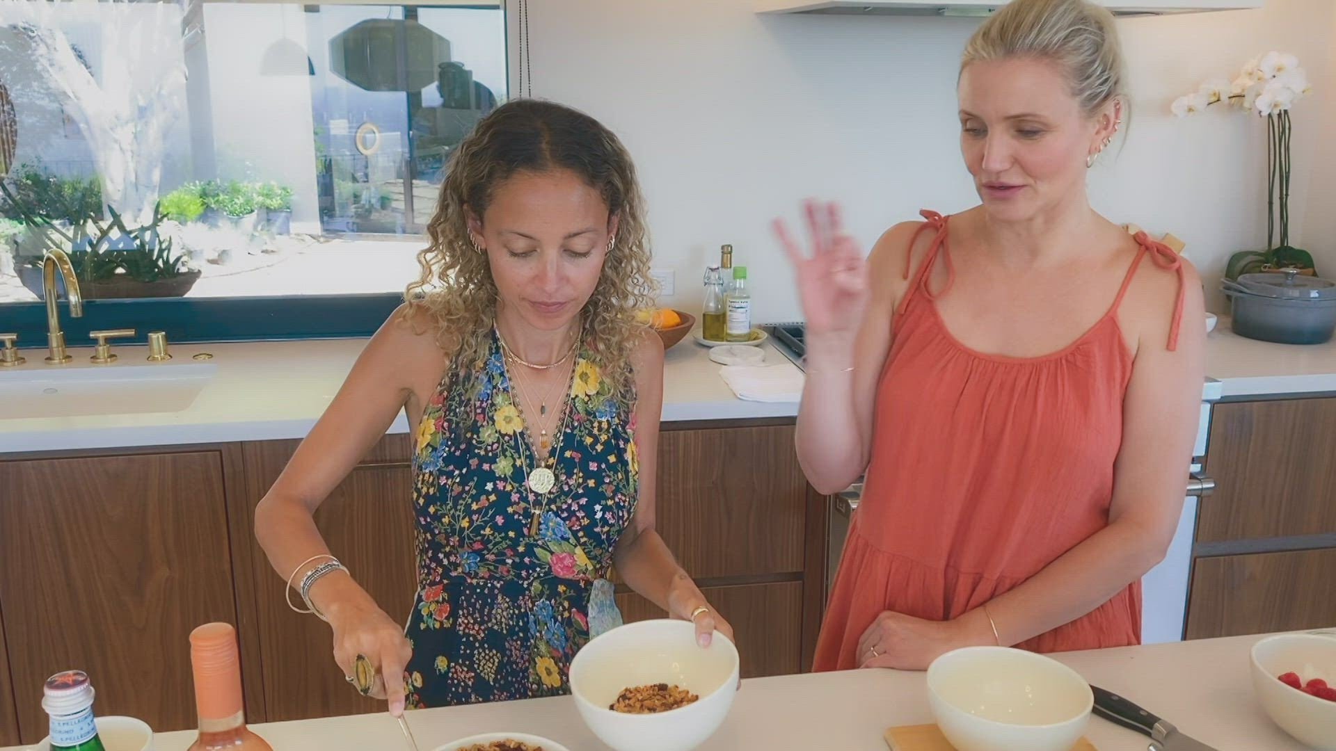 Thumbnail for Transatlantic Brunch with Cameron Diaz and Nicole Richie Season 1 Episode 4