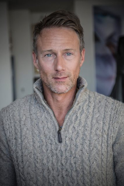 et billede af Anthony Dowding