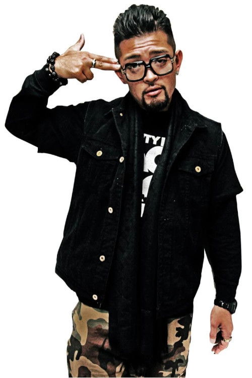 et billede af DJ Ken Watanabe