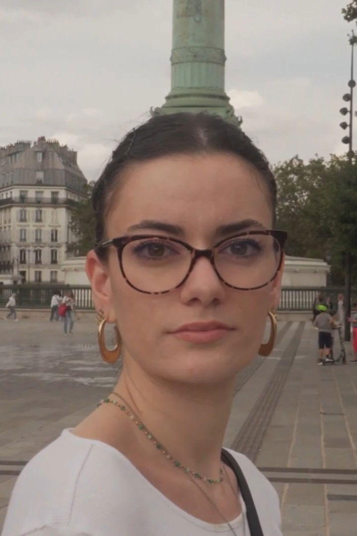 et billede af Louise Rolland