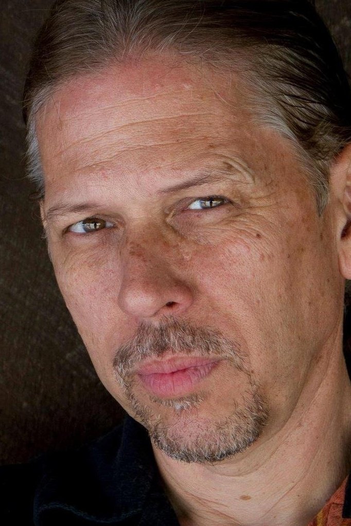 et billede af Christopher Forbes