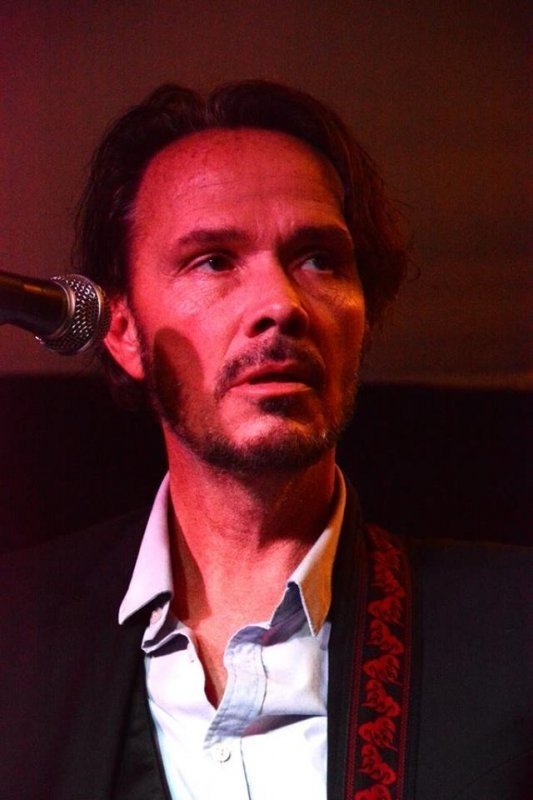 et billede af Hugo Race