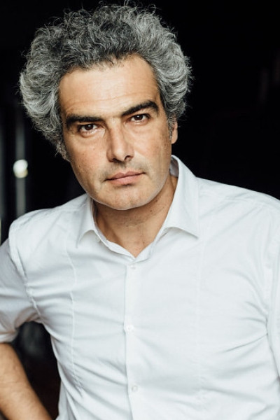 et billede af Sulayman Al-Bassam