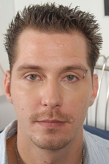 et billede af John Strange