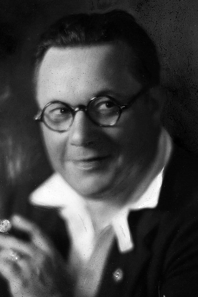 et billede af Willard Louis