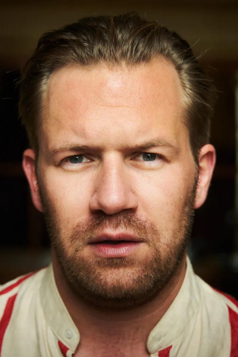 et billede af Nico Holonics