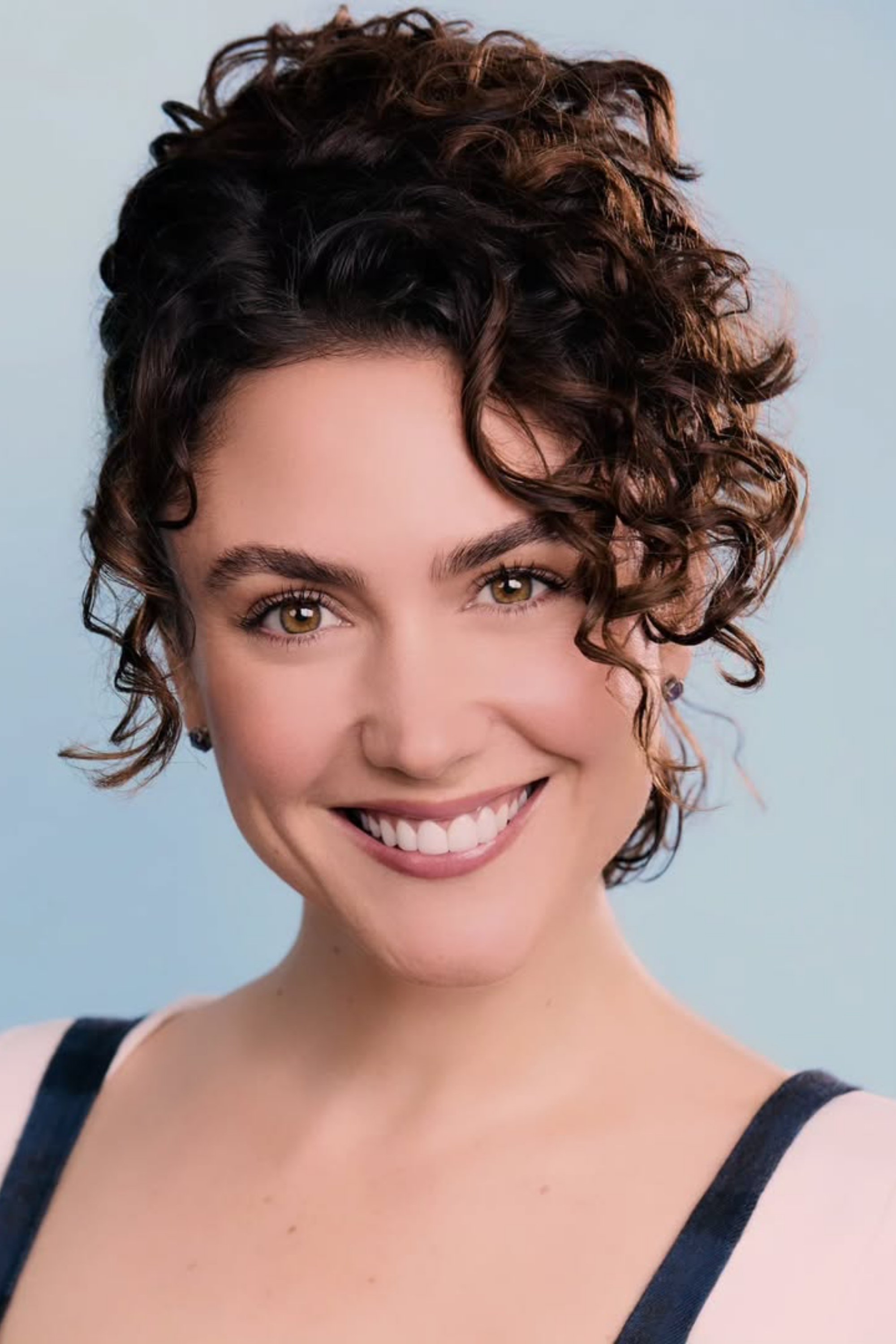 Carolina López's picture in the cast