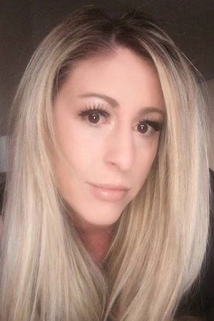 et billede af Elizabeth Isaacson