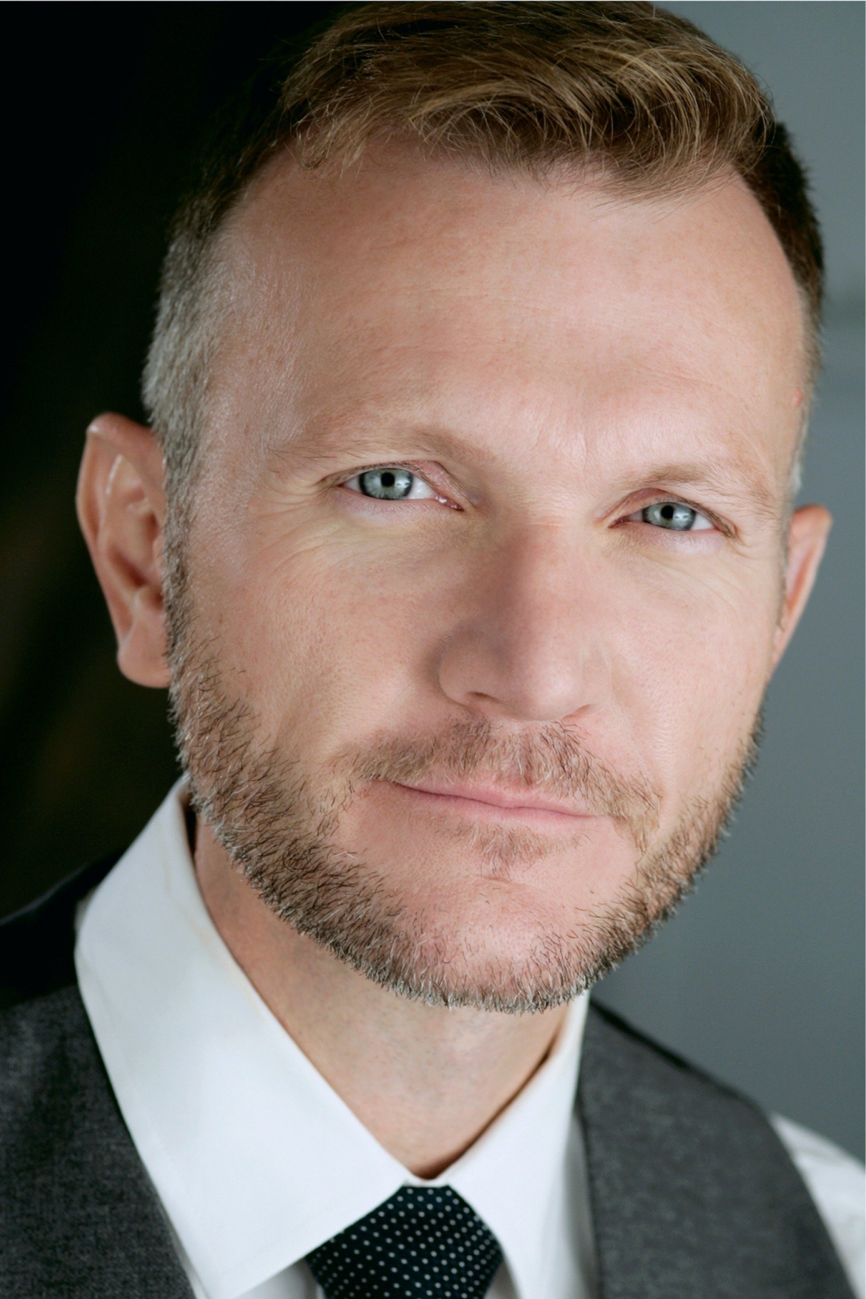 et billede af Cameron Pow