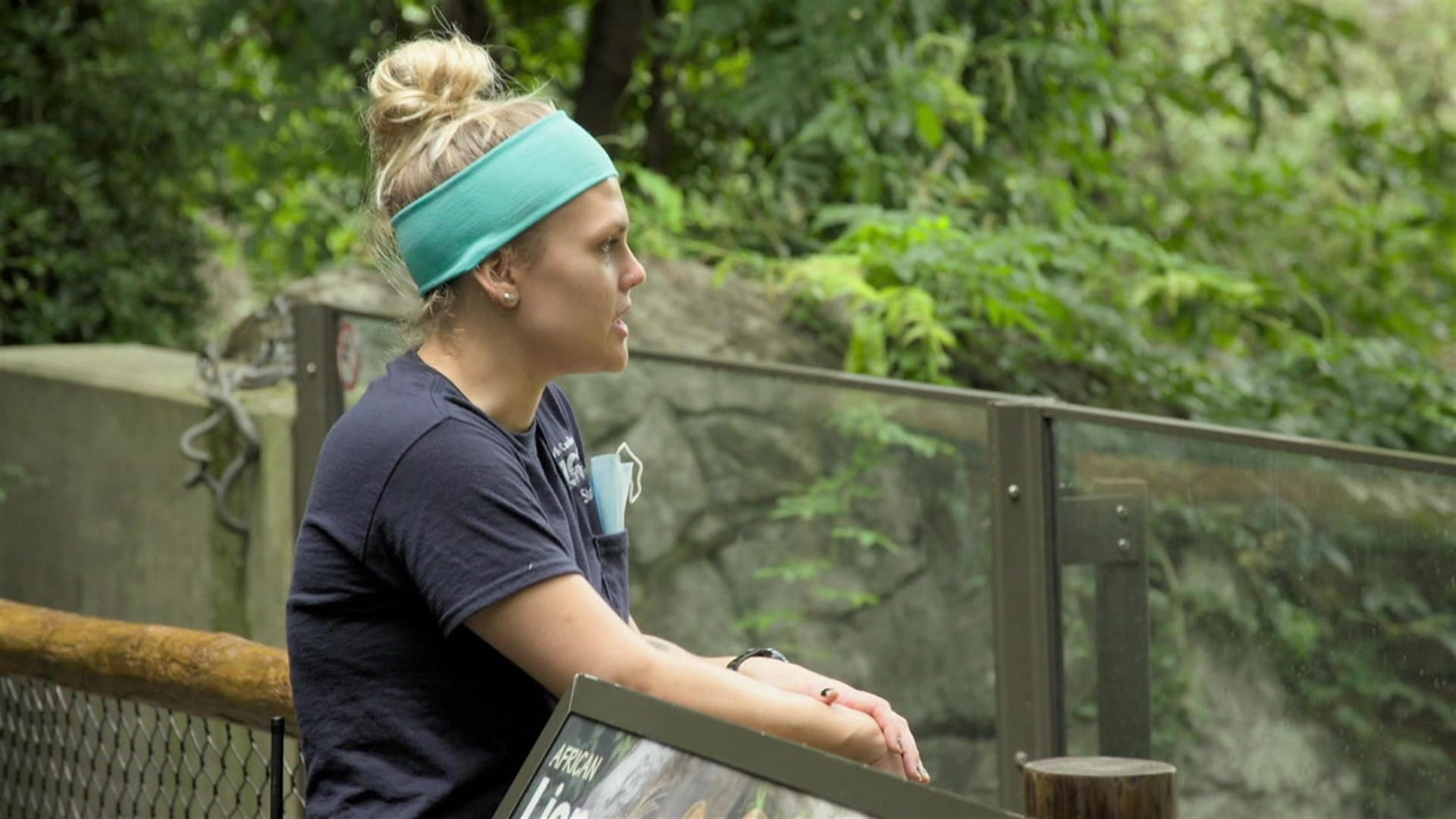 Secrets of the Zoo: North Carolina S01E06 backdrop