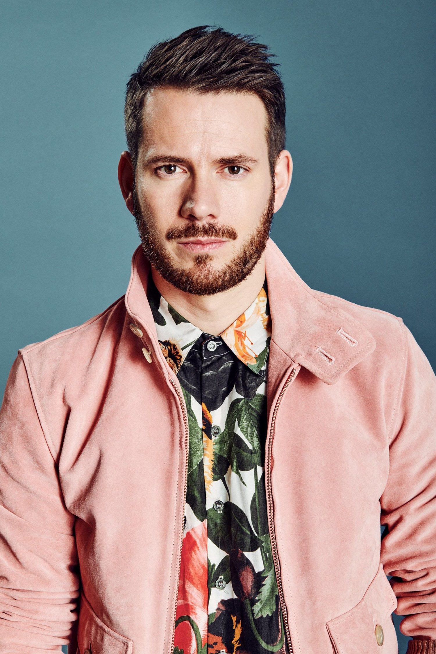 Johannes Strate's picture in the cast