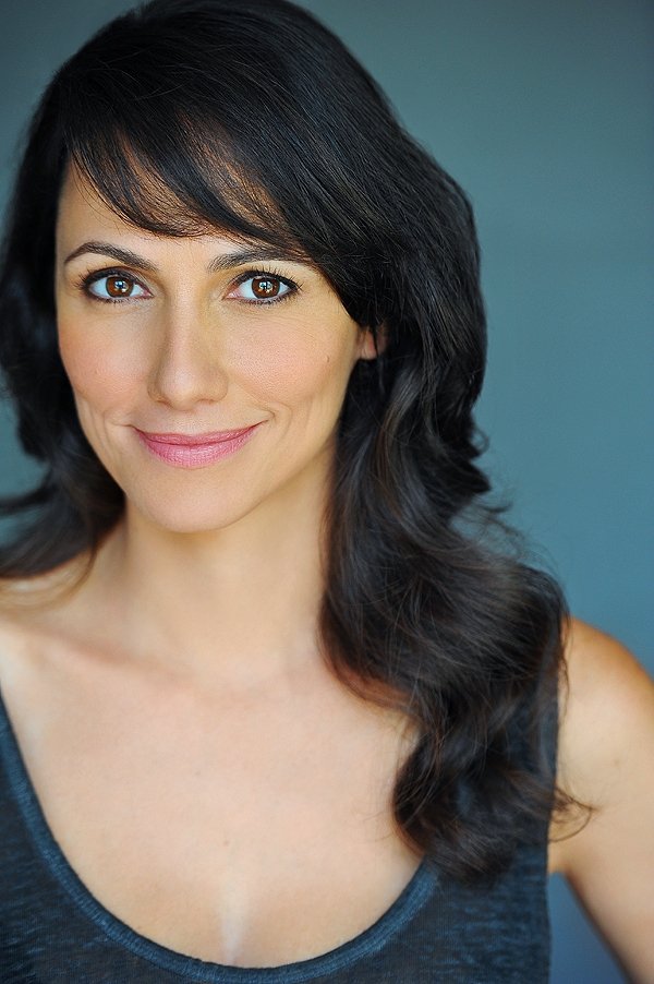 et billede af Azize Erim