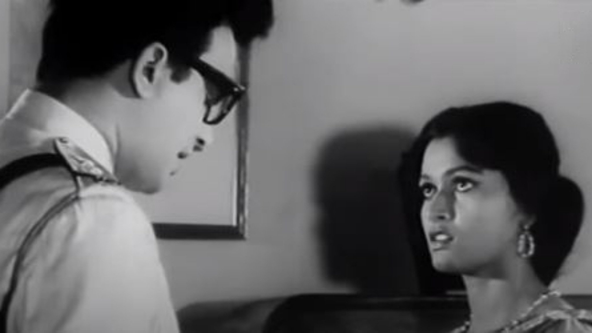 Thana Theke Aschi (1965)
