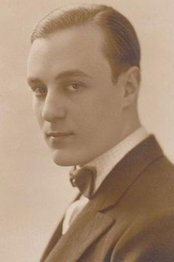 et billede af Ernesto Raquén