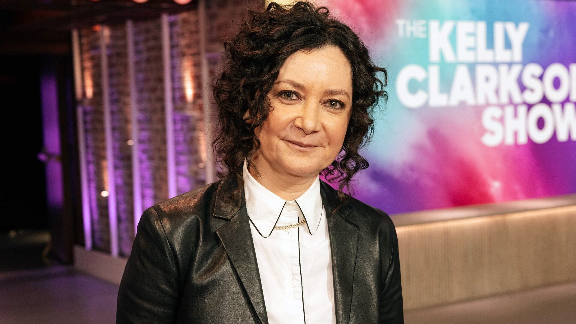 The Kelly Clarkson Show Season 5 :Episode 104  Sara Gilbert, Arden Myrin, Mat Franco, Alice Randall, Valerie June