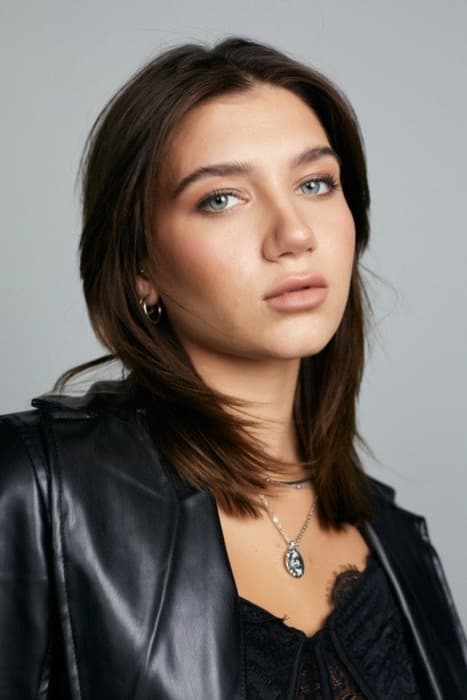 et billede af Madison Lewis