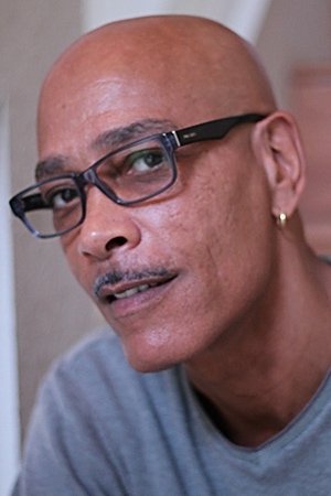 et billede af Garry Q. Lewis