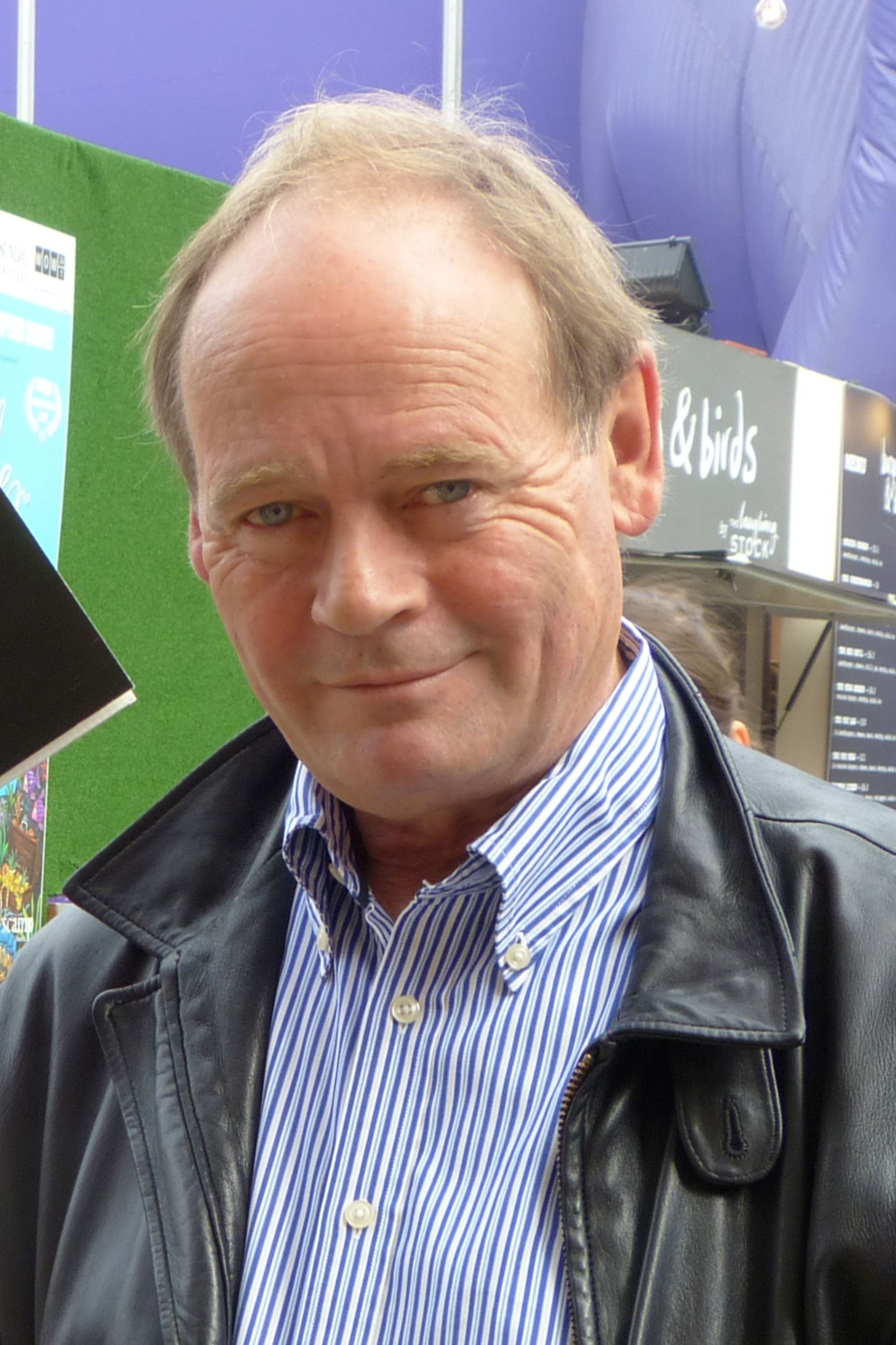 et billede af John Lloyd