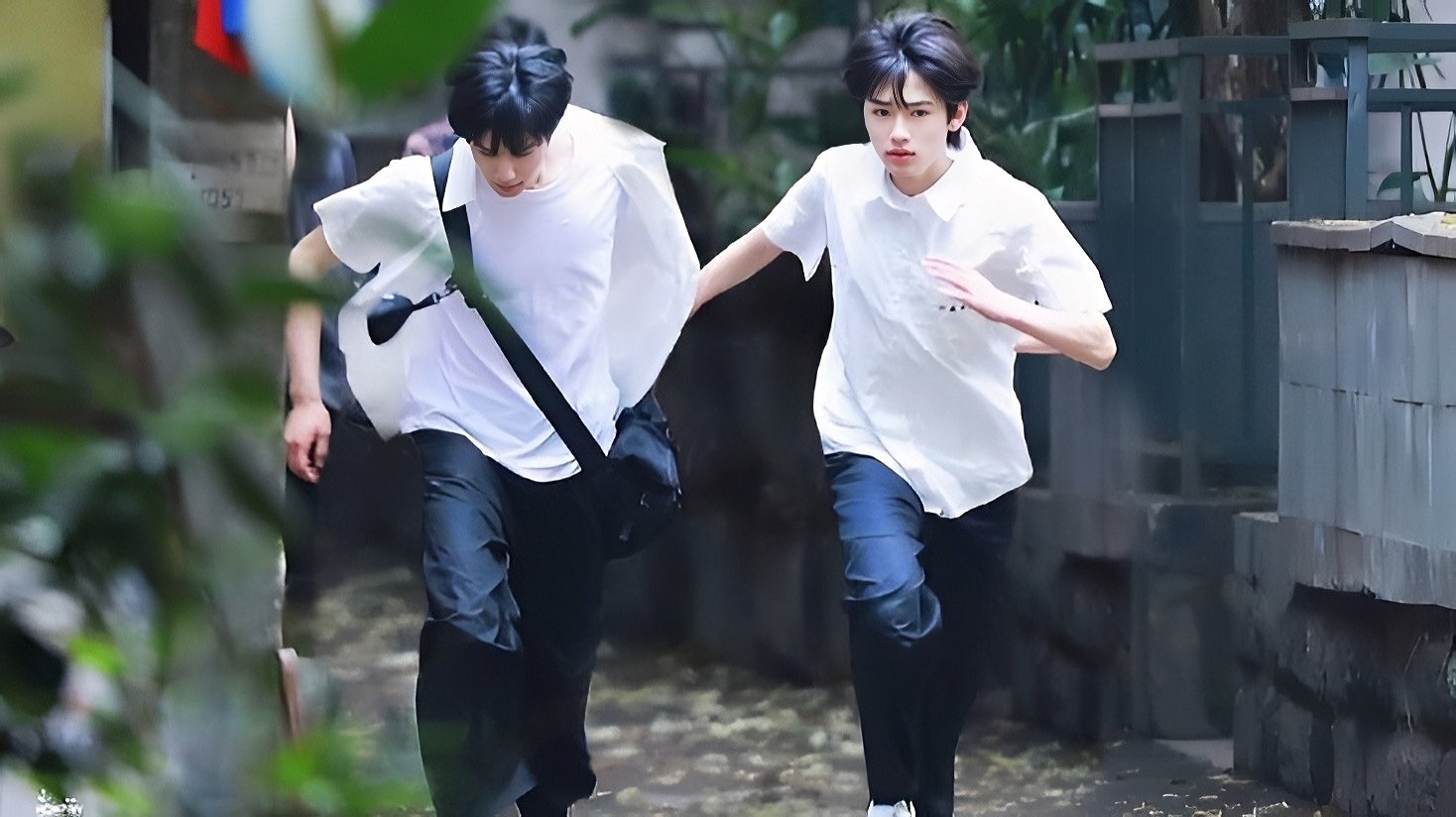 Let's Wait for the Rain to Stop (2022)