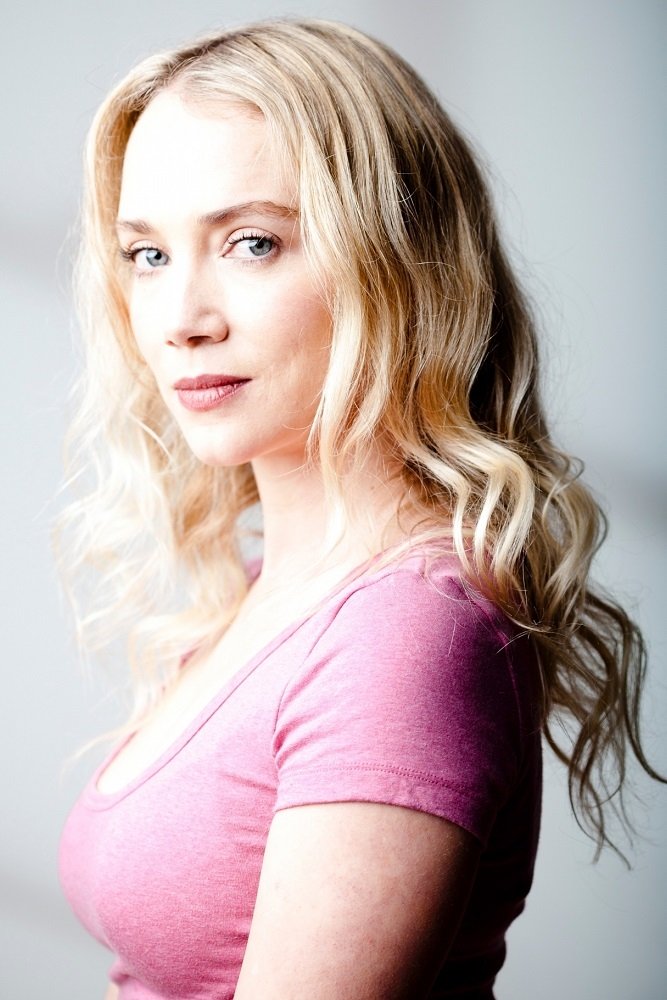 et billede af Phoebe Falconer