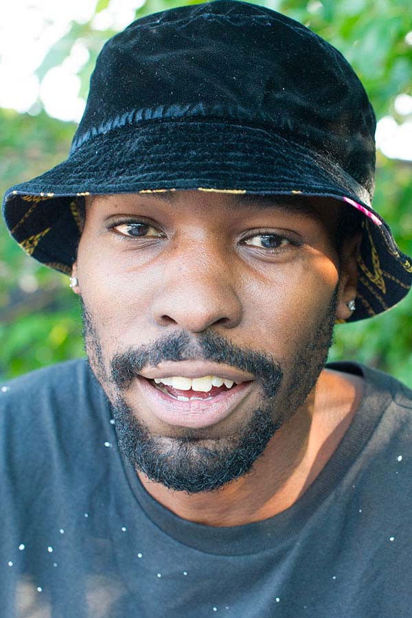 et billede af Travis Glover