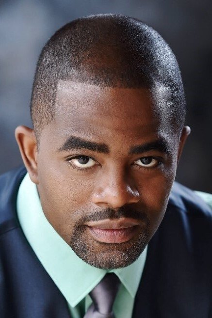 et billede af Clinton Lewis