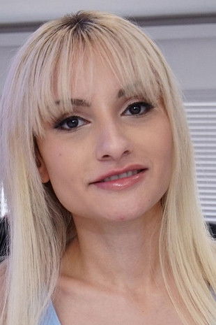 et billede af April Love