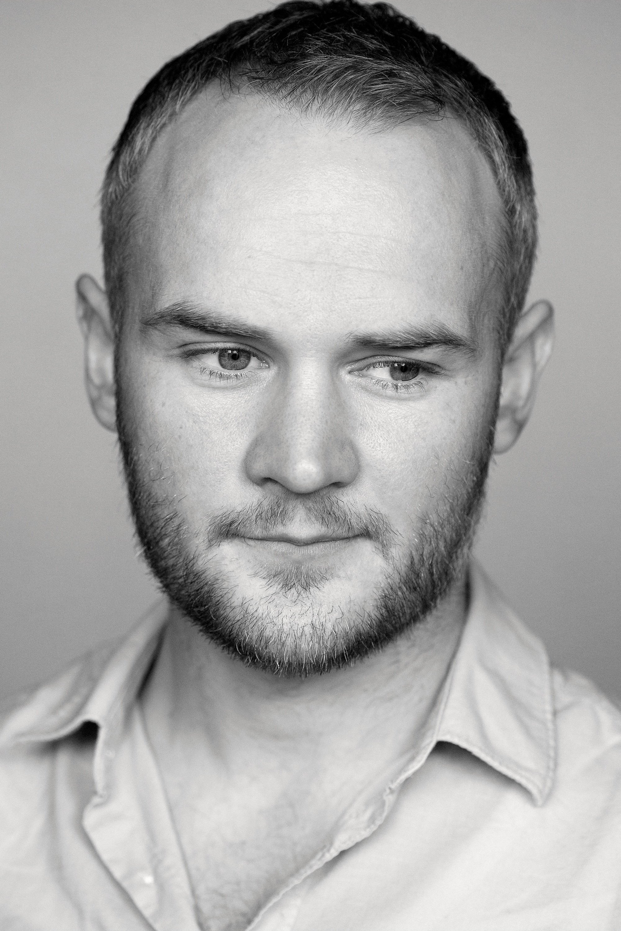 et billede af Oliver Lansley