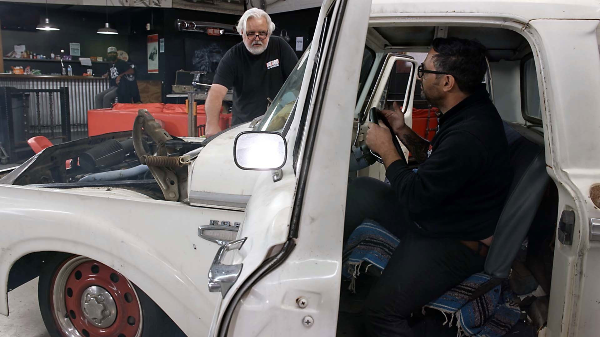 Hot Rod Garage S09E10 backdrop