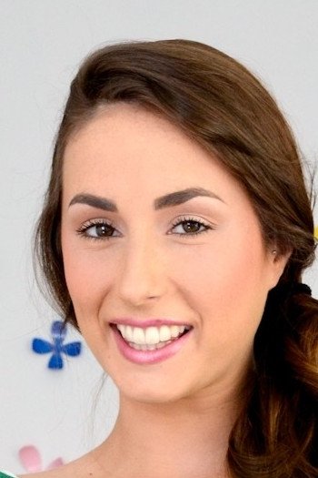 et billede af Paige Turnah