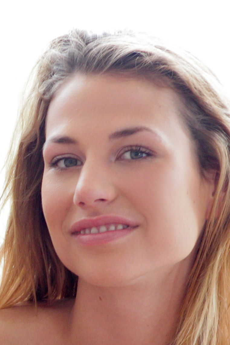 et billede af Claire Dain