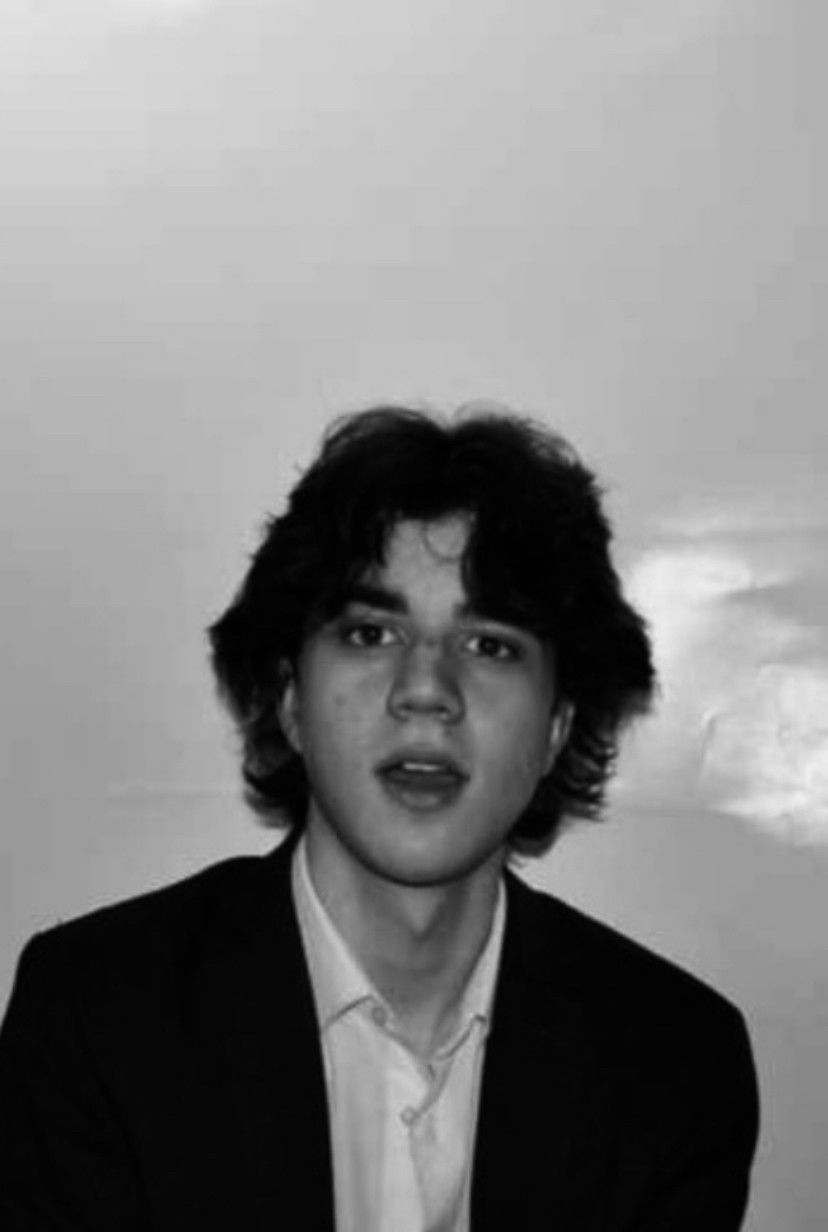 et billede af Adam Rowe