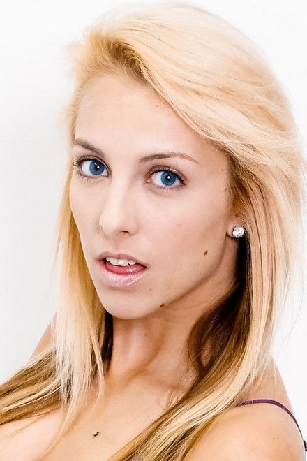 et billede af Samantha Nixon