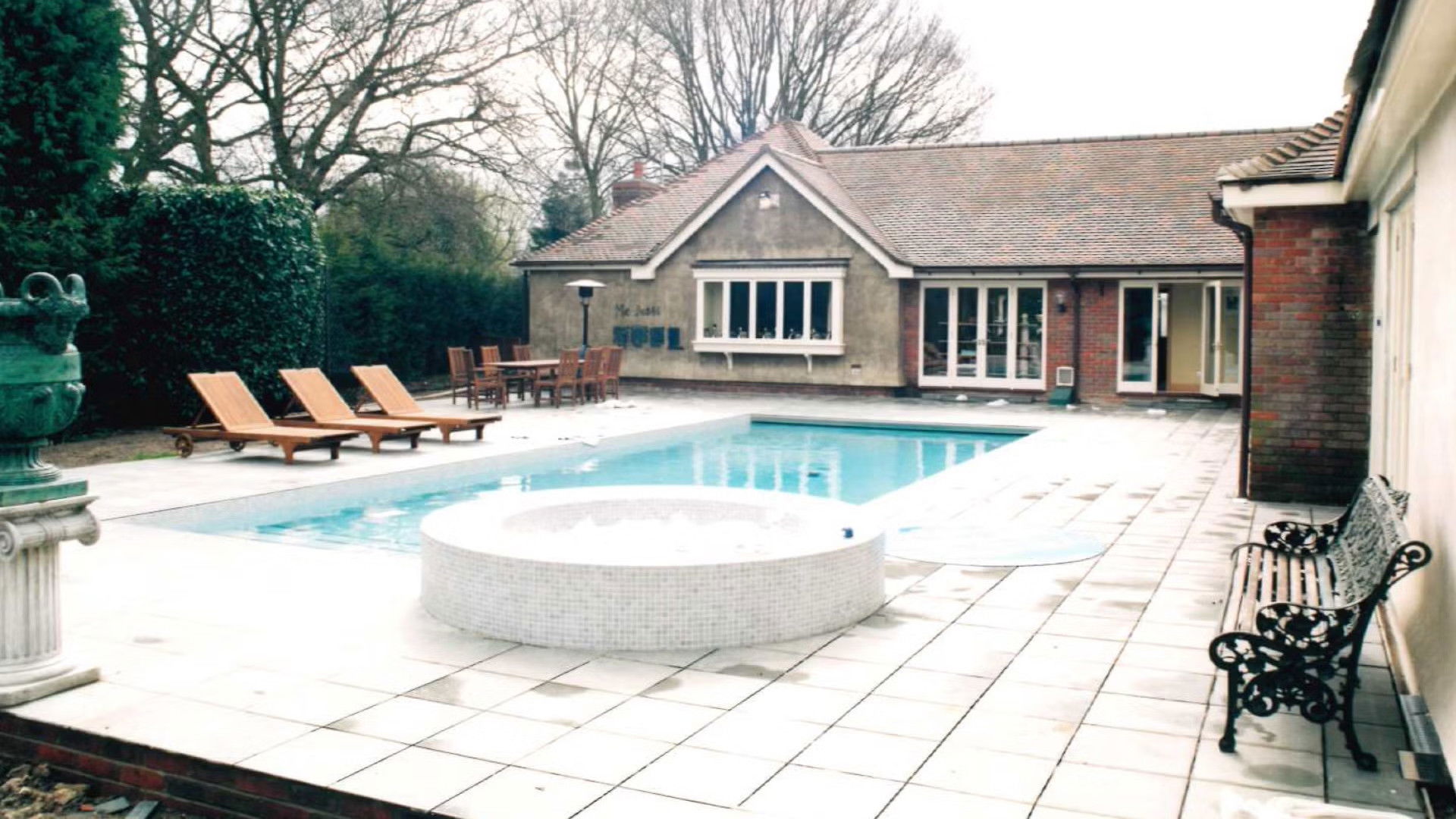 Barrymore: The Body in the Pool