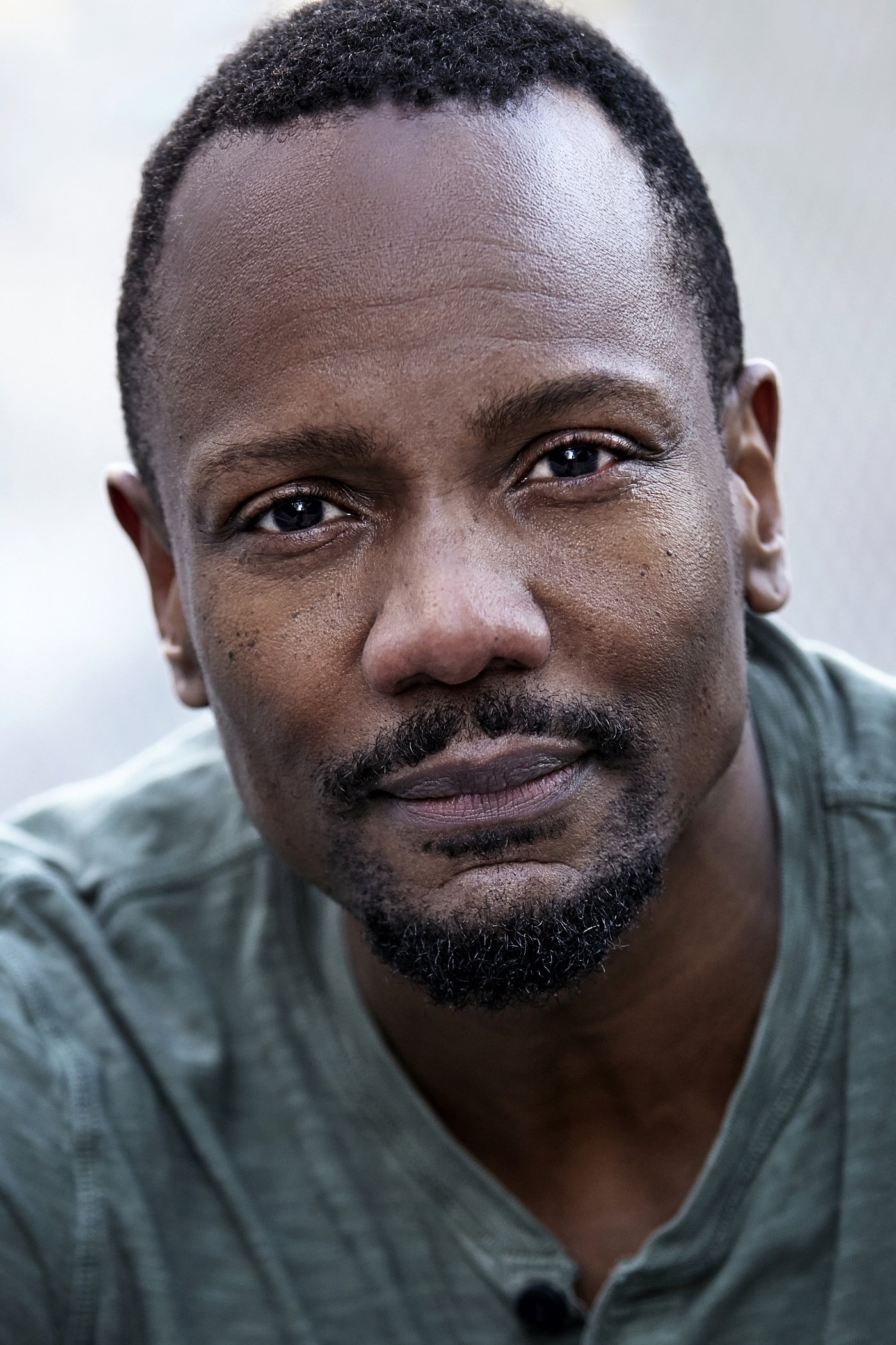 et billede af Dennis T. Carnegie