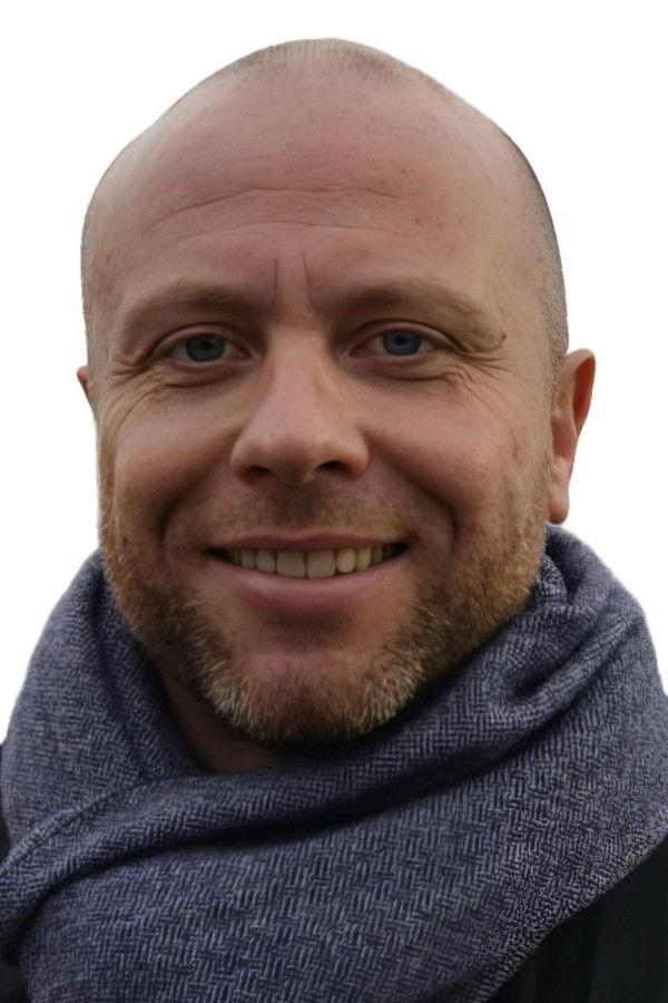 et billede af Paul Hughes