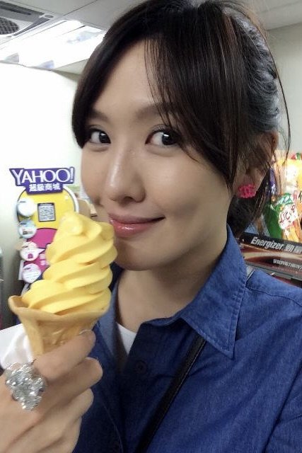 et billede af Adriene Lin