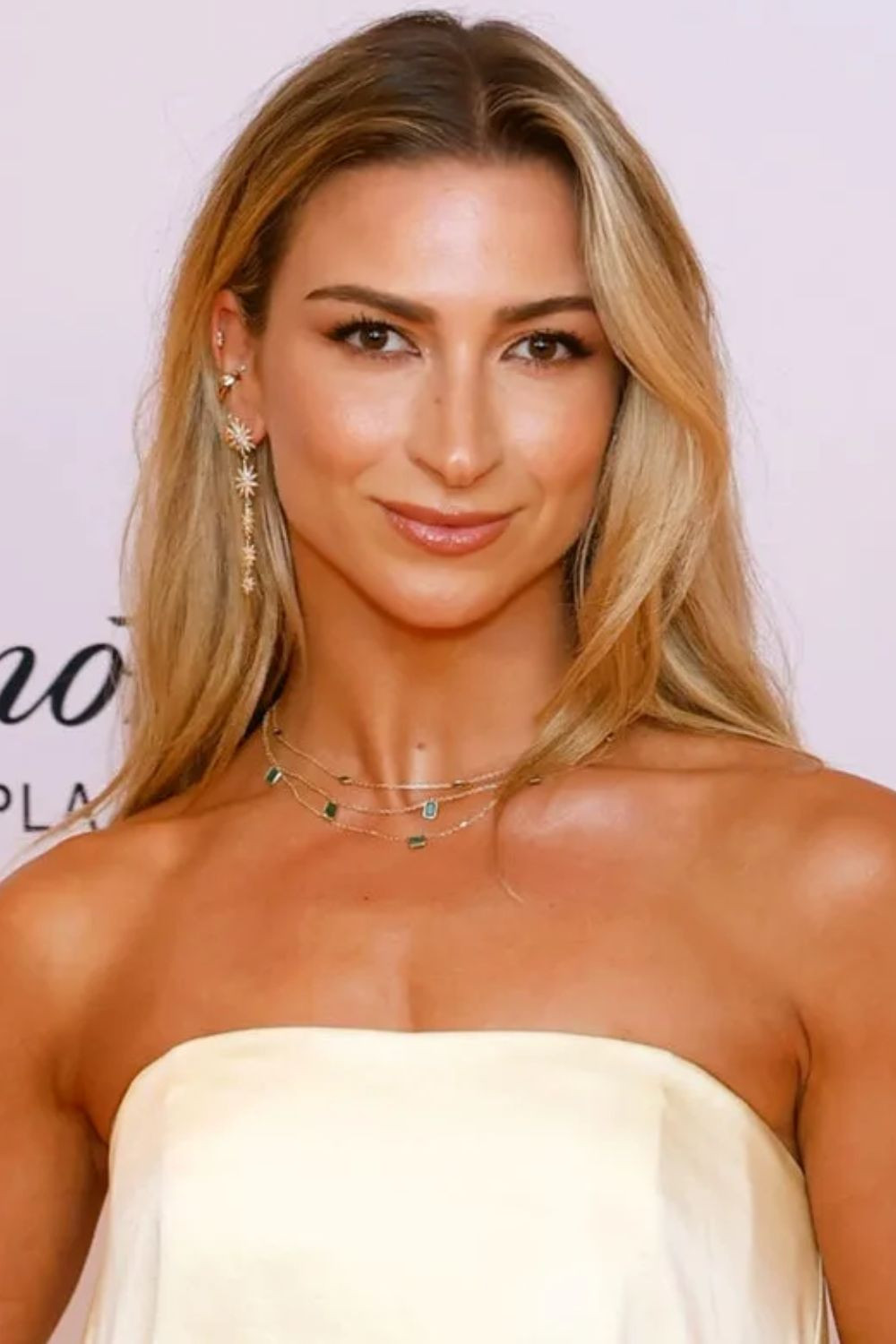 et billede af Daniella Karagach