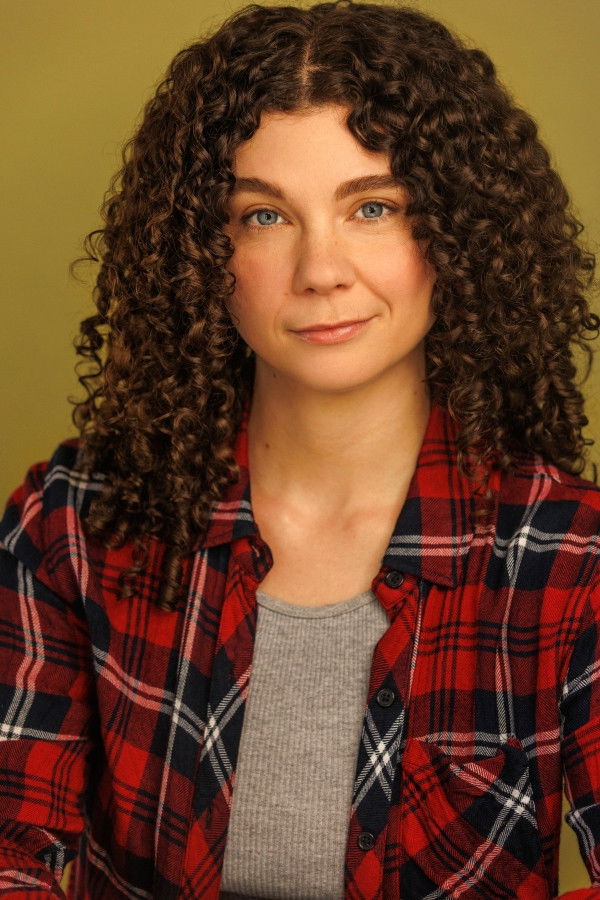 et billede af Maya Worthy