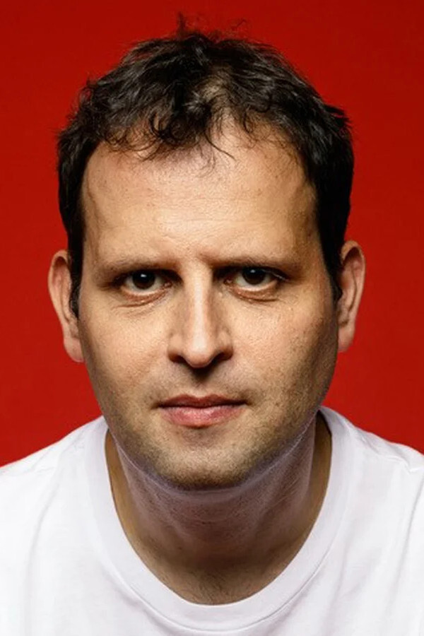 et billede af Adam Kay