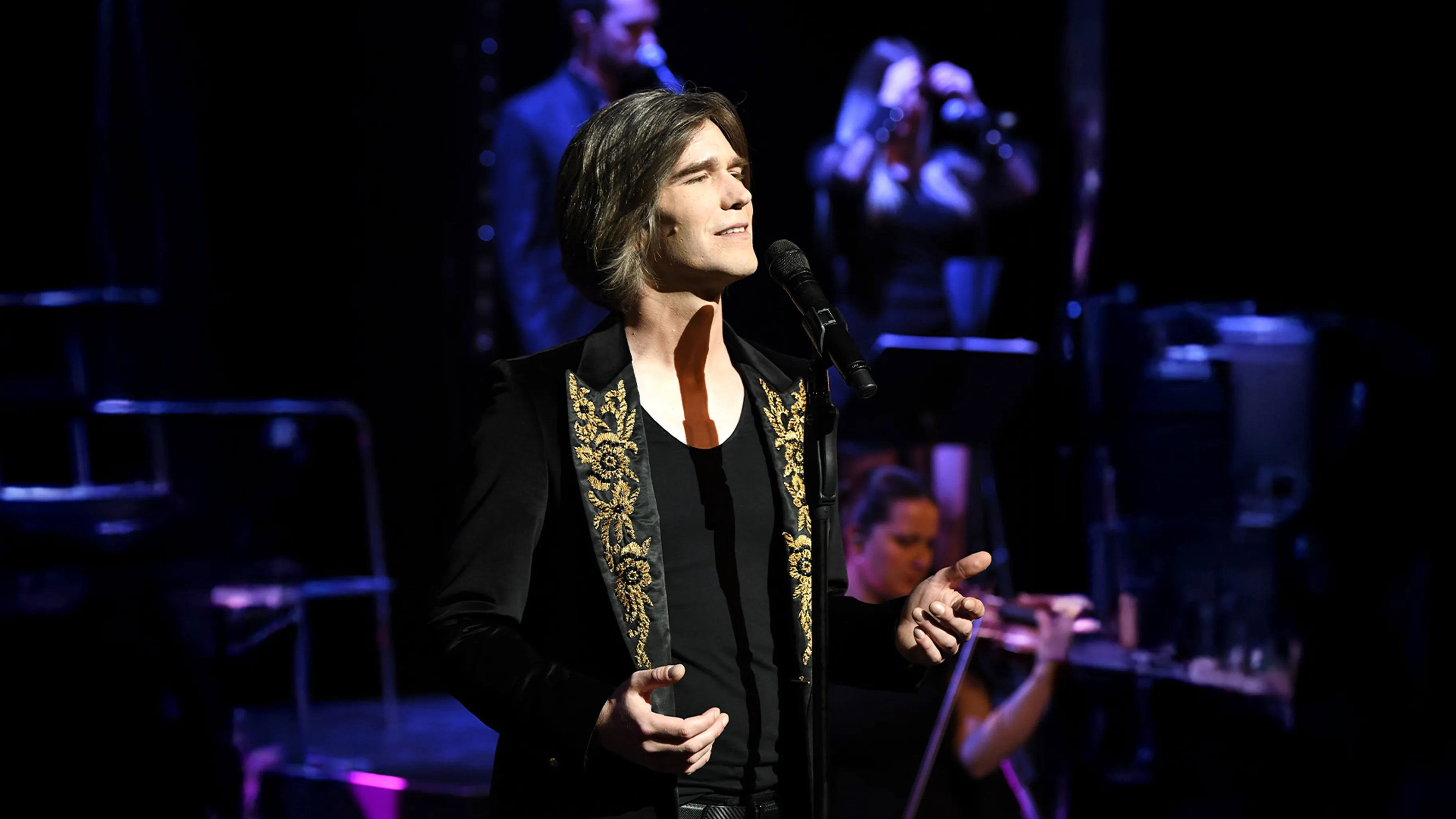 Amaury Vassili chante Mike Brant backdrop