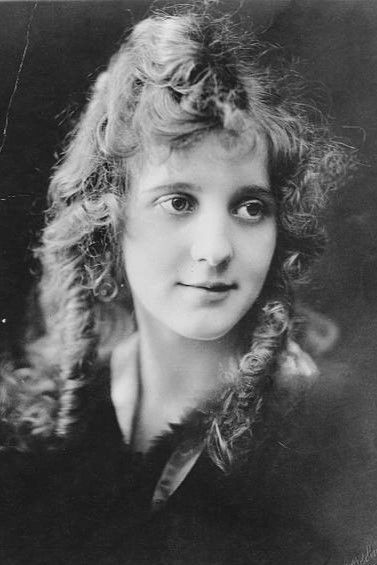 et billede af Louise Huff